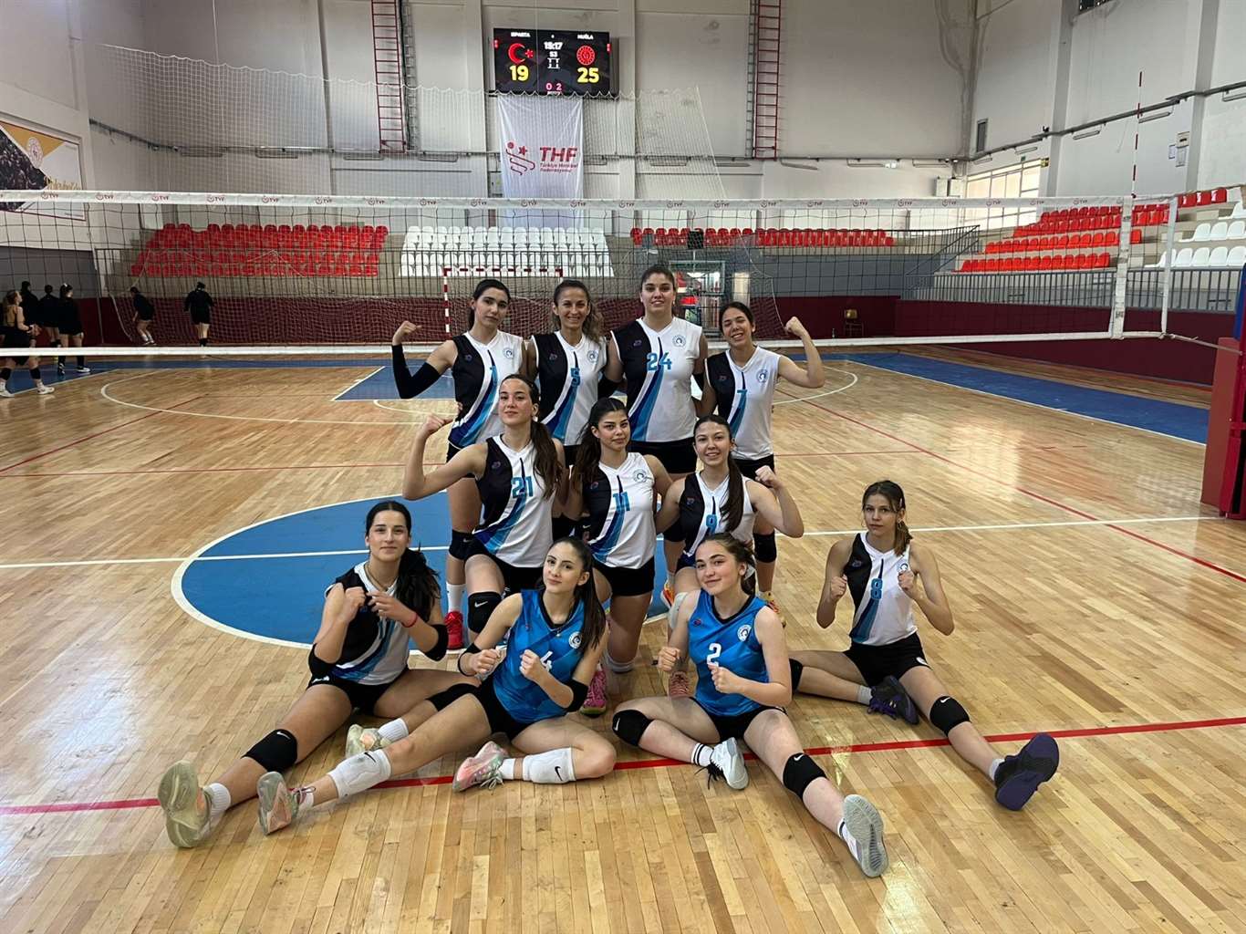    Muğla Sportif Akademi Kadın Voleybol Takımı 2. Lig'e yükseldi haberi